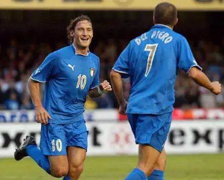 位球员面前 位球员面前